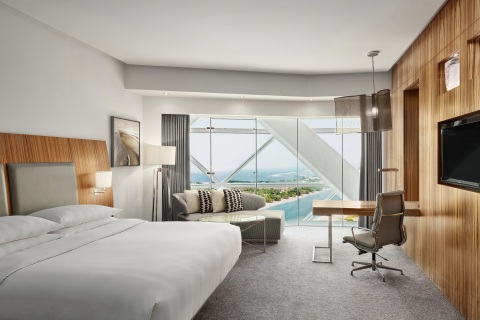 King guest room of the newly opened Andaz Capital Gate Abu Dhabi (Photo: Business Wire)