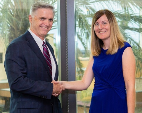 The Institutes President Peter Miller congratulates GEICO’s Rachel Holt for earning an Academic Excellence Award, which she received by earning a near-perfect score on her CPCU exams. Photo: The Institutes