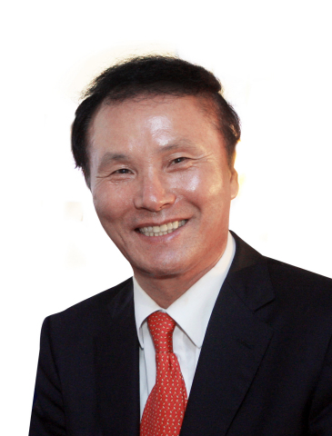 Golfzon announced that Golfzon Newdin Group Chairman Kim Young-chan was selected as the fifth most p ... 