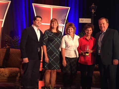 Nathan Edwards, Sandy Pope, Jen Nadeau and Emma Ladd accept award on behalf of Lincoln Financial. (P ... 