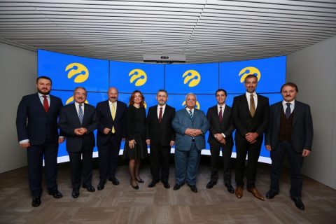 Members of Turkcell Foundation Board of Trustees gathered in the inauguration ceremony. (Photo: Turk ... 
