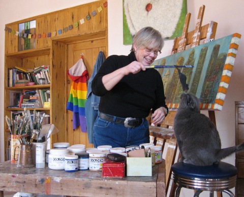 Abiquiú, New Mexico artist Lori Faye Bock taking time out in her farm studio (Photo: Business Wire)