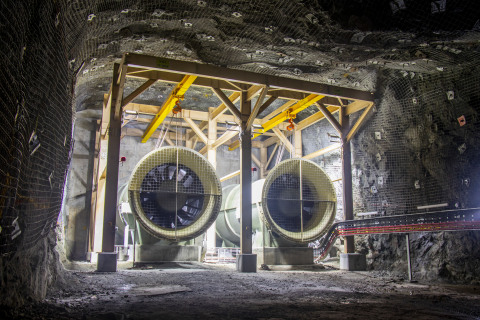 Ventilateurs d'aération souterrains à la mine Subika construite par Newmont au Ghana (Photo: Busines ... 