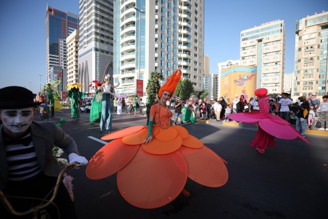 Sharjah celebra la distinción "Ciudad amigable con la infancia" otorgada por UNICEF con un desfile masivo