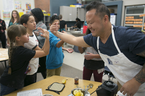 Chef Jet Tila with K-12 students (Photo: Business Wire)