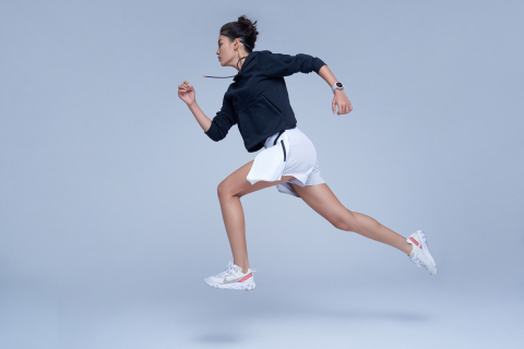 The Amazfit Verge smartwatch tracks more than 10 different sports including running, cycling, tennis, soccer, skiing and more. (Photo: Business Wire)