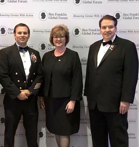 From left to right: Chief Special Warfare Operator (SEAL) Edward C. Byers Jr., United States Navy, Eileen McDonnell, Chairman and CEO of Penn Mutual, Bob Daniels of Chairman, Ben Franklin Global Forum (Photo: Business Wire)