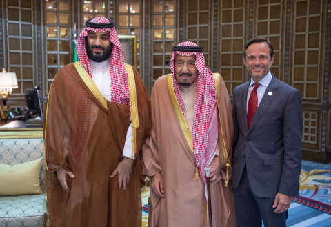 King Salman bin Abdulaziz of Saudi Arabia (centre) and Crown Prince Mohammed bin Salman with John Pagano, CEO of Red Sea Development Company.  [Photo courtesy Saudi Press Agency (SPA)]