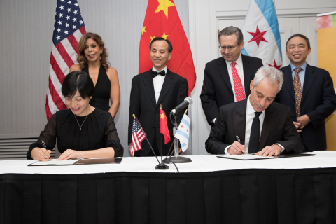 Mayor Rahm Emanuel and VIPKid Co-Founder Jessie Chen sign partnership at 2018 Chicago Consular Corps ... 