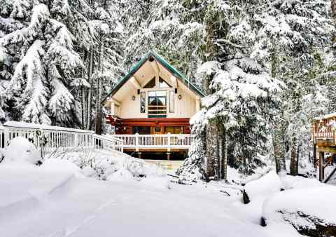 Vacasa releases the top U.S. winter markets to purchase a vacation home. From Vermont to Arizona, the report sheds light on the best markets to buy based on cap rate. (Photo: Business Wire)