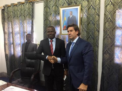 CEO of Instadose Pharma Grant Sanders meeting with the Vice Minister of agriculture of the Democratic Republic of the Congo (Photo: Business Wire)