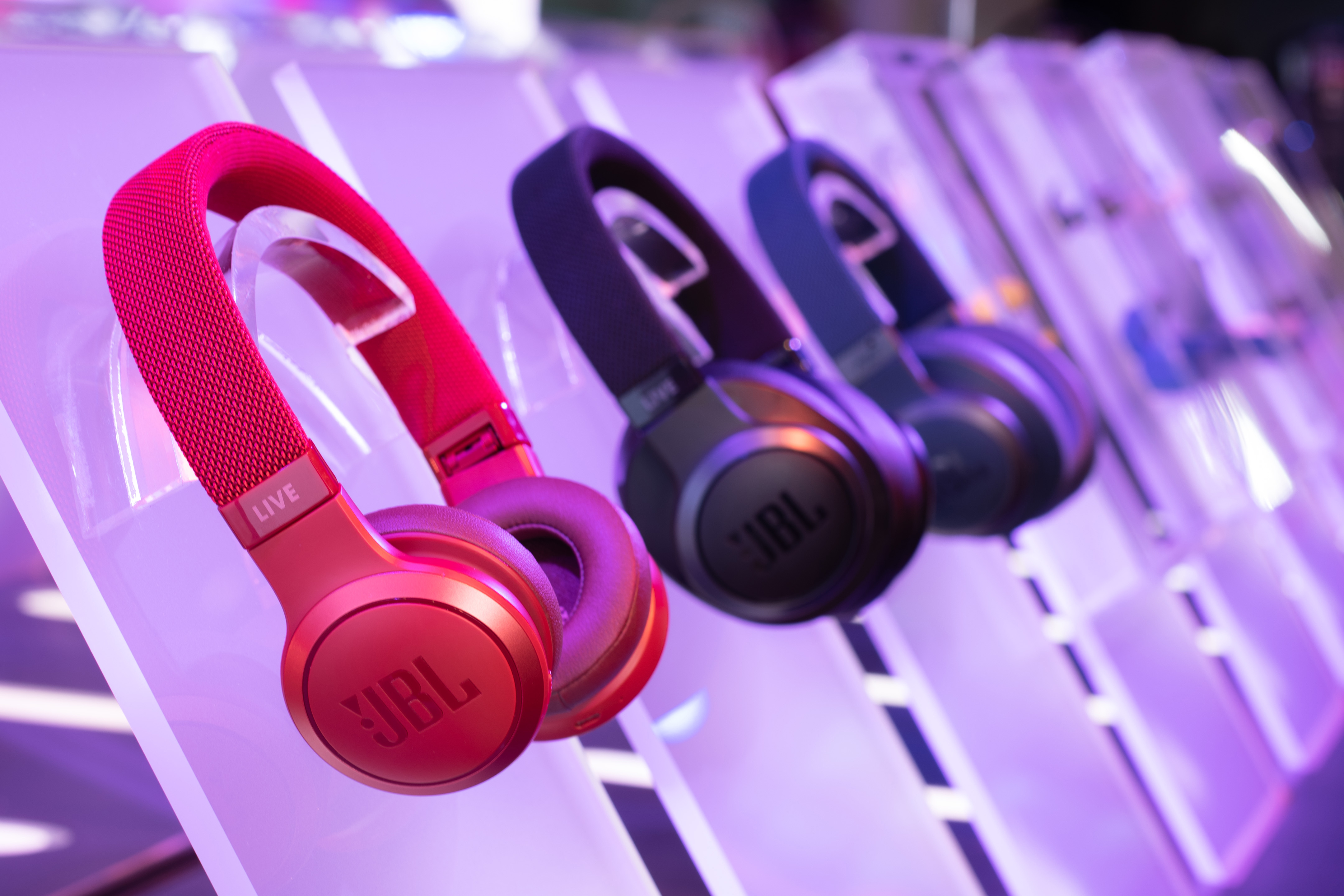 Inspired by You: JBL® LIVE Headphone Series Delivers Premium Sound and  Smart Features | Business Wire