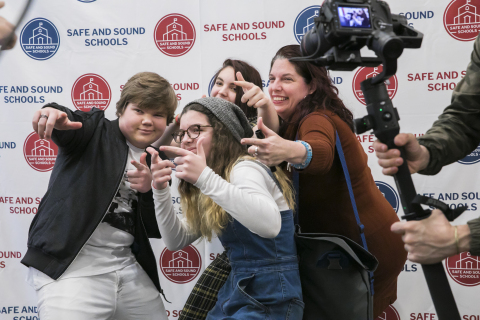 Jeremy Ray Taylor connects with teens and parents at Safe and Sound School's New Year, New Sound event, Jan. 4, 2019. (Photo: Business Wire)