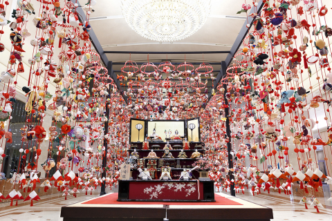 About 6,800 hanging decorative art ornaments meticulously hand stitched from cloth of old silk kimono and traditional wooden dolls including the Emperor and Empress, ladies in waiting, and musicians will be displayed in the Hotel main lobby to celebrate the Girls' Doll Festival. (Photo: Business Wire)