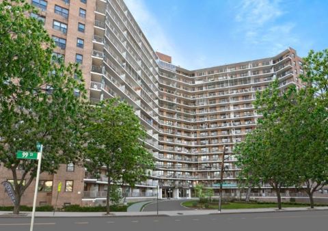 The apartment complex is comprised of over 400 units and includes commercial space and a parking garage. The building is located in the Rego Park neighborhood of Queens, NY. (Photo: Business Wire)