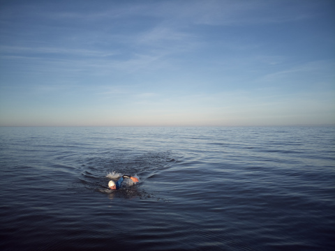 800 kilometers alone across the largest freshwater lake in the world: BWT supports extreme athlete Ernst Bromeis on his spectacular swimming expedition for environmental protection (Photo: BWT / Maurice Haas)