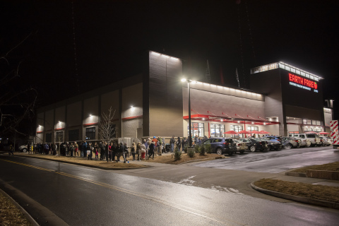 Last week, hundreds of shoppers lined up before dawn to be among the first to experience Earth Fare' ... 