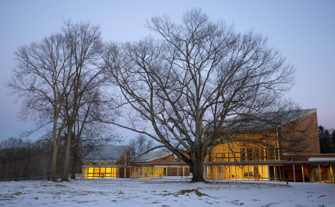 Located on a ridge overlooking Ozawa Hall Lawn and Berkshire Hills vistas, Tanglewood’s new Linde Center for Music and Learning, designed by William Rawn Associates Architects and opening June 2019, gathers around a 100-foot tall Red Oak, with a serpentine covered walkway connecting the four buildings and framing both views and paths. The Linde Center is home to the new Tanglewood Learning Institute, also launching in summer 2019 and offering 140+ cross-cultural activities, as well as providing support for the Tanglewood Music Center, the BSO’s summer music academy. Starting in fall 2019, these climate-controlled buildings will establish Tanglewood for the first time as a year-round facility, providing access for TLI programming, event rental, and concert use by the BSO, the Berkshire community, and beyond. Further details available at tli.org, launching February 6. (PHOTO: Winslow Townson)