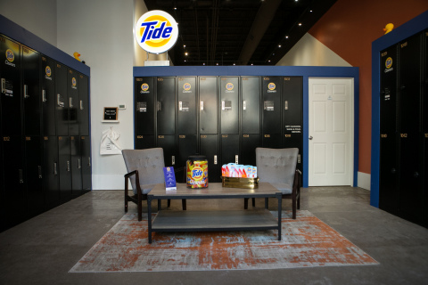 Tide Cleaners storefront in Chicago, Illinois with 24/7 boxes for laundry and dry cleaning drop off and pick up. (Photo: Business Wire)
