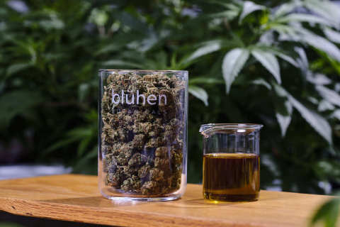 Blühen Hemp Flower and Extracts (Photo: Business Wire)