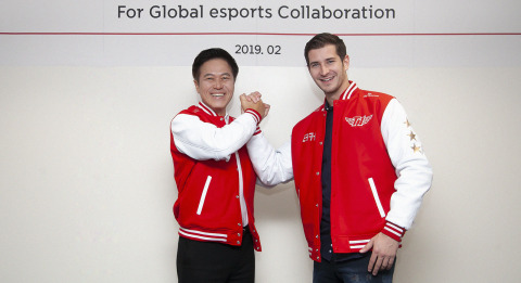 (Left to Right) SK Telecom CEO, Park Jung-Ho, and Comcast Spectacor President of Spectacor Gaming, Tucker Roberts, at Mobile World Congress in Barcelona upon the announcement of "T1 Entertainment & Sports," a global esports joint venture. 2/24/2019 (Photo: Business Wire)