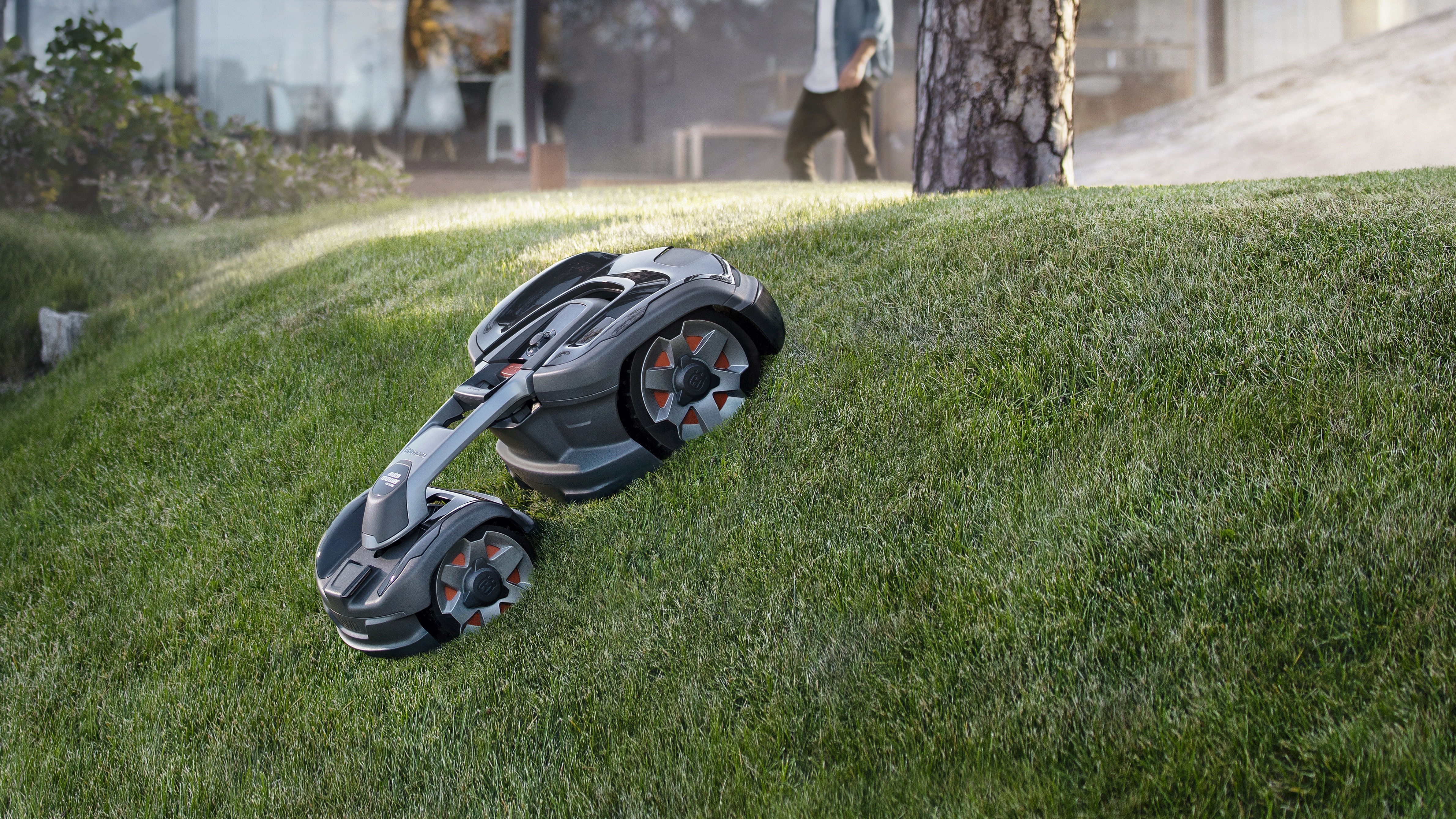ハスクバーナ、AI対応AWDロボット芝刈り機を投入 | Business Wire
