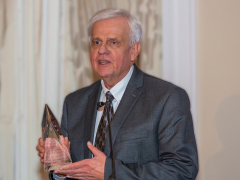 Pentair Engineering Senior Director Arnie Sdano was recently honored by the Hydraulic Institute with ... 