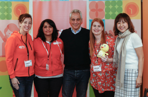 VIPKid Teachers join City of Chicago Mayor Rahm Emanuel and VIPKid Founder and CEO Cindy Mi at VIPKid’s fourth regional Journey conference in Chicago, March 9, 2019 (Photo: Business Wire)