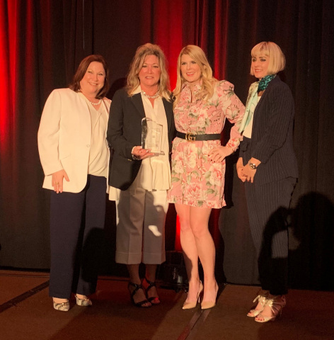 Ryder Executive Vice President & Chief Marketing Officer Karen Jones honored at the 2019 Influential Business Women Awards in Fort Lauderdale. (Photo: Business Wire)