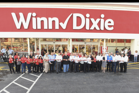 The Florida Keys Marathon Winn-Dixie store team and community celebrated the debut of a brand new store on Wednesday, March 27 with a community-wide ribbon cutting ceremony that also included live entertainment, sampling, giveaways and many smiles from hundreds of customers who lined up to get the first look at their new Marathon Winn-Dixie. (Photo: Business Wire)