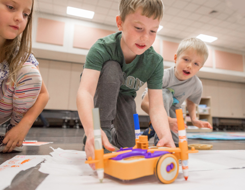 KinderCare Education (KCE) announces the expansion of STEM programs to nearly 800 locations nationwide. In these programs, children from 3-12 years old build STEM skills as they learn through play and exploration, combining traditional tools of scientific inquiry with innovative technology tools such as robots. (Photo Credit: Rich Crowder)