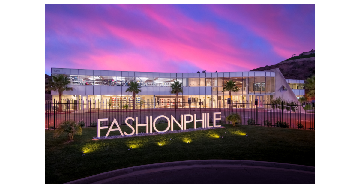 Neiman Marcus loves buying back your luxury items so much, it's adding  Fashionphile to more stores – TextileFuture