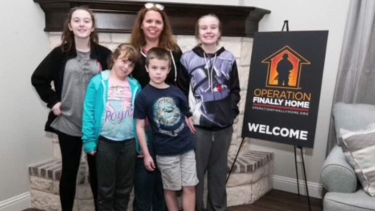 A U.S. Army veteran received the keys to her new home, thanks in part to a $10,000 Housing Assistance for Veterans grant from the Federal Home Loan Bank of Dallas.