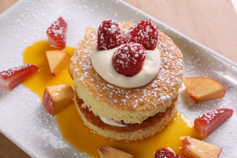 "Macaroni Grill's Peach Bellini Cake is a decedent Champagne cake with layers of mascarpone Chantilly cream, summer peaches, fresh berries and passion fruit puree" (Photo: Business Wire)