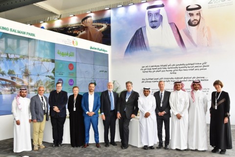 Group picture of the international experts attending Riyadh’s Lifestyle Transformation Forum (Photo: ... 