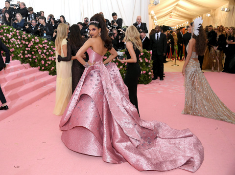 Deepika Padukone wore a custom Zac Posen metallic pink lurex jacquard gown with Zac Posen x GE Additive x Protolabs 3D printed embroidery which have been sewn on. (Photo: Getty Images)