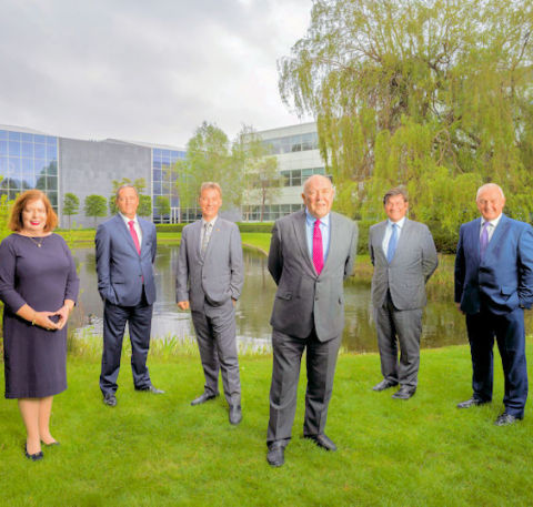 左から右にアン・オドリスコル、マーティン・フェイ、マイケル・ケリー、ピーター・ル・ボー、ジル・ビスケー、トム・ウォール（写真：ビジネスワイヤ）