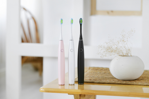 Oclean One, the next-generation smart toothbrush with built-in gyroscope and advanced smart sensors collects data on brush motion, angle, and pressure. Available in three designer colors: black, white and pink. (Photo: Business Wire)