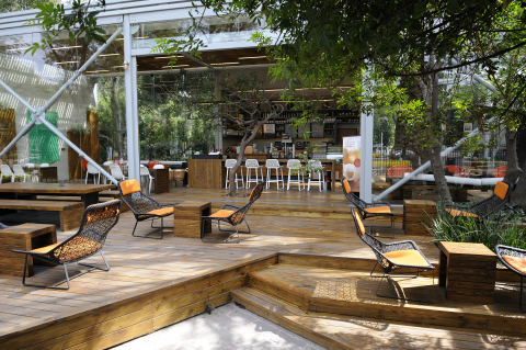 Located in Chapultepec Reforma, Mexico, this green store utilizes an open-air café with integrated landscape features. (Photo: Business Wire)