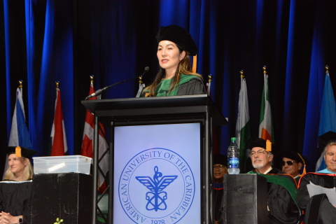 Shlee Song, M.D., addressing the American University of the Caribbean School of Medicine 2019 graduating class. (Photo: Business Wire)