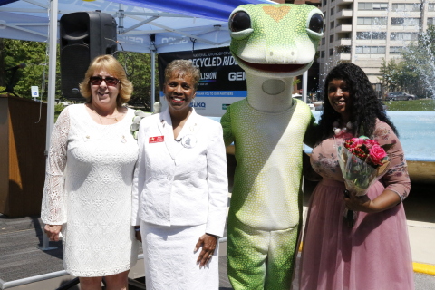 The GEICO Gecko joined, from left, Gloria Crothers, Janice Chance, and Lafreda Scurry after the three military Moms each received their Recycled Ride vehicle. (Photo: Business Wire)