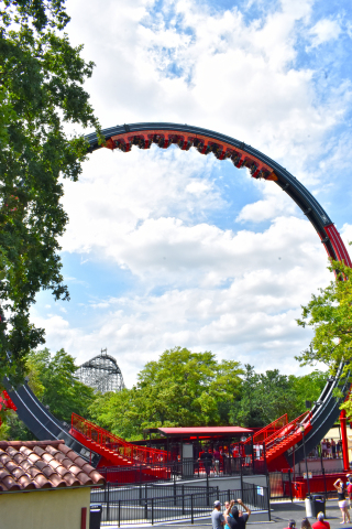 El Diablo, at Six Flags Over Texas, is the World's tallest coaster of its kind. At top speed, the ride completes a rotation in exactly 6.66 seconds. (Photo: Business Wire)