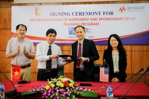 Photo taken at Hanoi University of Science and Technology after Memorandum of Agreement signing ceremony for joint IoT teaching laboratory with Assoc. Prof. Dr. Nguyen Huu Thanh, Dean (L-1) and Prof. Dinh Van Phong, Vice President (L-2). (Photo: Business Wire)