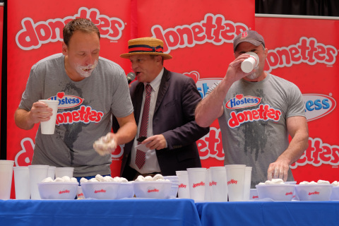 Geoffrey Esper Beat Out Joey Chestnut, Devouring 235 Donettes® at the Second World Hostess® Donettes ... 