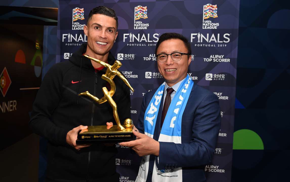 Ronaldo nhận Top scorer