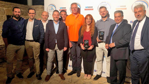 Los equipos de Eurolife & FRISS reciben el BITE Award (Photo: Business Wire)