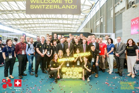 Swiss Ambassador Bernardino Regazzoni, CEO of CES ASIA Gary Shapiro and swissnex China team with the 22 Swiss startups at the #SWISSTECH Pavilion. (Photo: Business Wire)