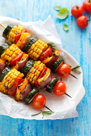 With the official start of summer on Friday, June 21, Aramark is inspiring people to make healthier meal choices part of their summer, by sharing simple tips and techniques to make menus sizzle with plant-forward power. (Photo: Business Wire)