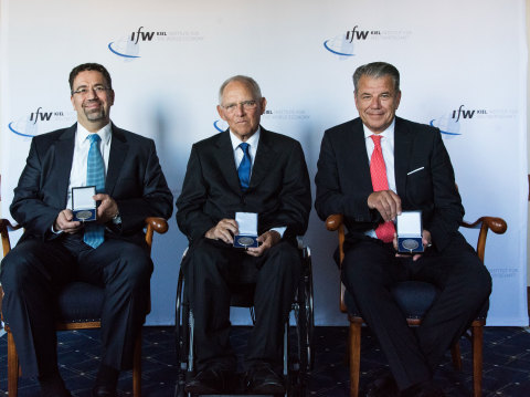 (from left) Prof. Daron Acemoglu, Ph.D., Professor of Economics, Massachusetts Institute of Technology; Dr. Wolfgang Schäuble, MdB, President of the German Bundestag, and: Hikmet Ersek, CEO of Western Union receive the Global Economy Prize award from Kiel Institute for the World Economy for their contributions in politics, economics and business, respectively. (Photo: Business Wire)