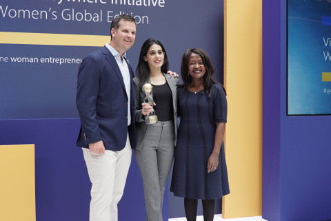 Chris Curtin, Senior Vice President, Chief Brand & Innovation Marketing Officer, Visa Inc. (left) and Marianne Mwaniki, Senior Vice President, Social Impact, Visa Inc. (right) present FinTech Challenge winner Tez Financial Services to Naureen Hyat, Co-Founder & Business Head (center). (Photo: Business Wire)